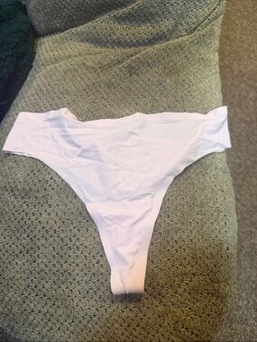 Lulu Seamless Light Pink Thong Panty